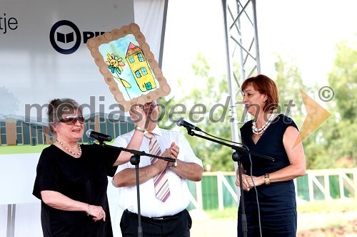 Jelka Reichman, ilustratorka ter botra vrtca, 	Jože Levstek, župan občine Ribnica in 	Darja Šilc, ravnateljica Vrtca Ribnica