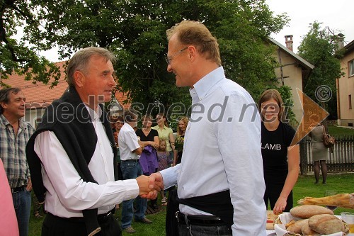 Igor Bartenjev, član Lions kluba Ljubljana in Janez Škrabec, direktor podjetja Riko d.o.o.