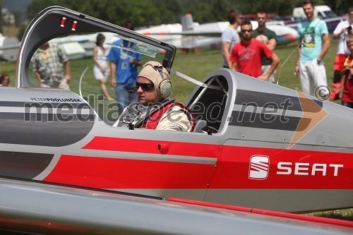 Peter Podlunšek, akrobatski pilot