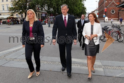 Mojca Seliškar Toš, vodja kabineta predsednika RS, dr. Danilo Türk, predsednik Republike Slovenije, Suzana Žilič Fišer, generalna direktorica Zavoda Maribor 2012 - EPK