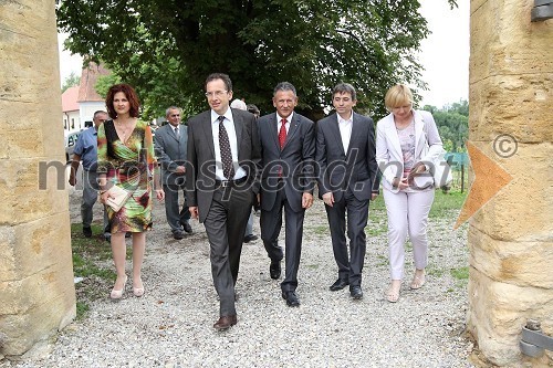 Norma Bale, direktorica Kultprotur, dr. Žiga Turk, minister za izobraževanje, znanost, kulturo in šport, Anton Kampuš, župan Gornje Radgone, ..., ...