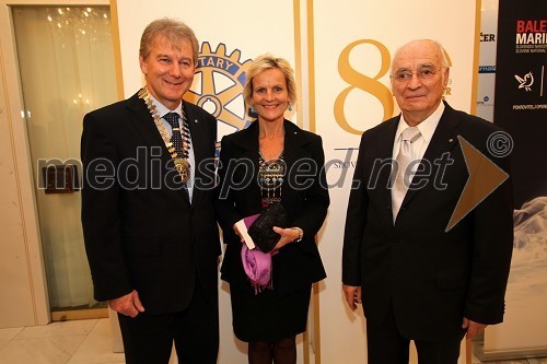 Dr. Davorin Kračun, predsednik Rotary kluba Maribor, Barbara Kamler Wild, guvernerka distrikta 1910 ter Stanko Ojnik, bodoči guverner rotary Slovenija