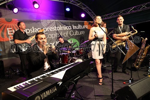 Uroš Perić – Perry, glasbenik, Iva Stanič, pevka in The Bluenote Quartet