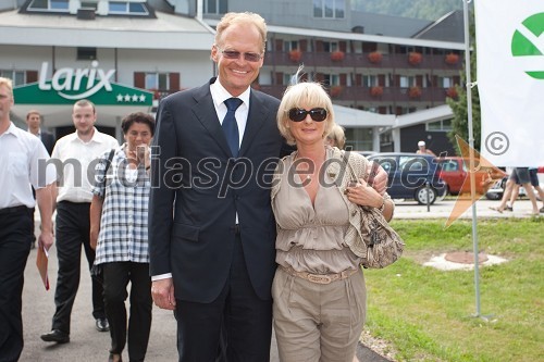 	Janez Škrabec, direktor podjetja Riko d.o.o. in soproga Sonja Poljanšek - Škrabec, lastnica Welness centra Sunny