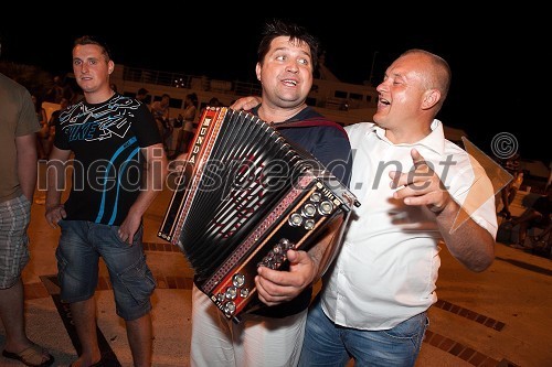 Jani Brancelj, pevec Show banda Klobuk in Franc Kangler, župan Mestne občine Maribor