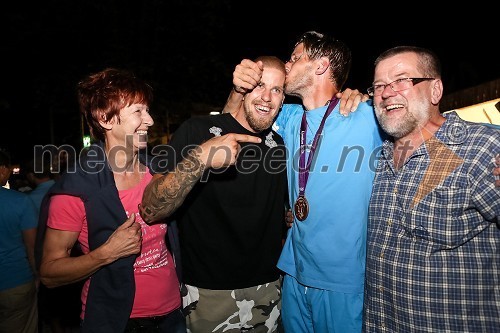 Mama Irena Špik, brat Jan Špik, Luka Špik, veslač in oče Alojz Špik