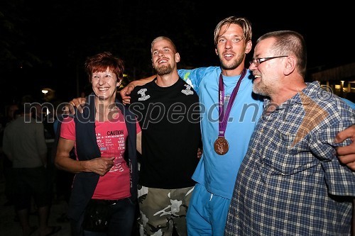 Mama Irena Špik, brat Jan Špik, Luka Špik, veslač in oče Alojz Špik