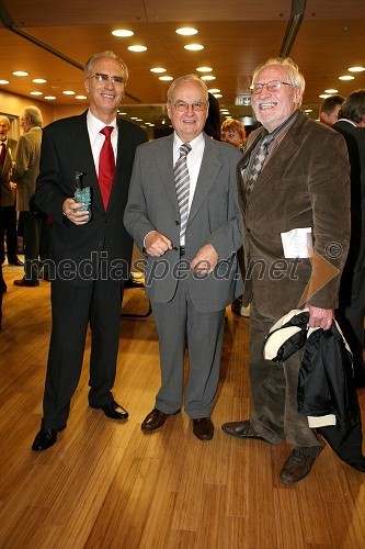 Mitja Zupančič, urednik, Martin Žnideršič, glavni urednik založbe Slovenska knjiga, d.o.o. in Tone Pavček, pisatelj