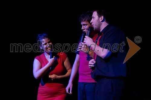 Ana Marija Mitič, stand up komičarka, Tim Kern, stand up komik in Rok Bohinc, stand up komik