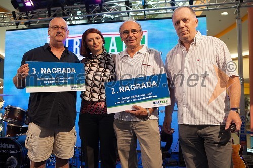 Simona, Mandl, center managerka Europarka in nagrajenci
