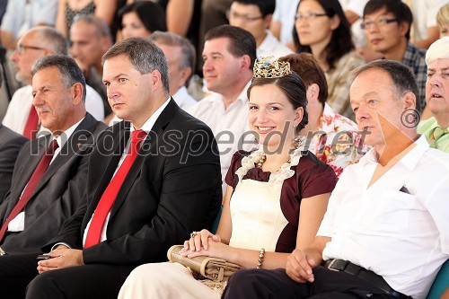 Anton Kampuš, župan Gornje Radgone, mag. Dejan Židan, poslanec, Martina Baškovič, Vinska kraljica Slovenije 2012 in ...