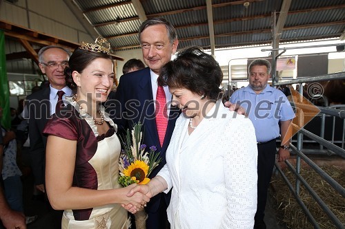 Martina Baškovič, Vinska kraljica Slovenije 2012, dr. Danilo Türk, predsednik Republike Slovenije in njegova soproga Barbara Miklič Türk