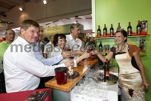 	Franci Bogovič, minister za kmetijstvo, Janez Erjavec, direktor Pomurskega sejma, Barbara Miklič Türk, njen mož dr. Danilo Türk, predsednik Republike Slovenije in Martina Baškovič, Vinska kraljica Slovenije 2012