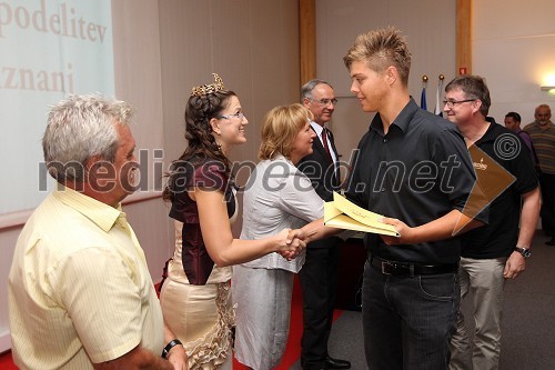 Dr. Mojmir Wondra, predsednik ocenjevanja, Martina Baškovič, Vinska kraljica Slovenije 2012 ...