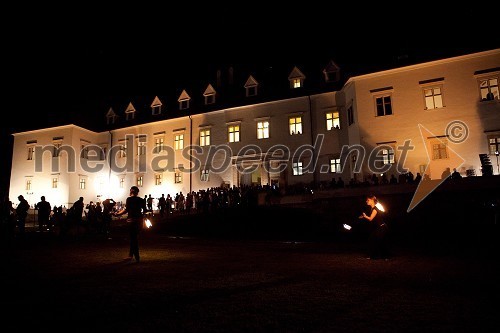 Neža Cigler in Maja Črešnik, poulični umetnici