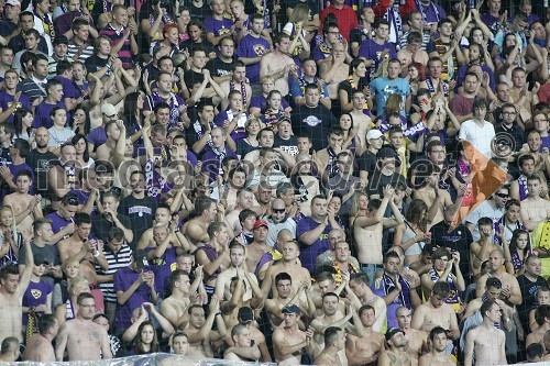 	Navijači in polni stadion Ljudski vrt