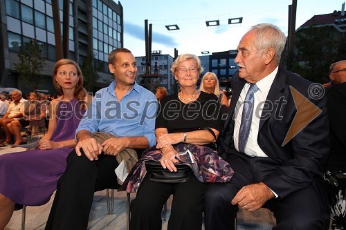 Nataša Matjašec Rošker, igralka, Danilo Rošker, direktor SNG Maribor, Alojzija Čas Moge in  Rudi Moge, predsednik Sveta zavoda Maribor 2012 - EPK in Sveta SNG Maribor