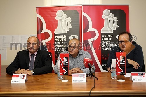 Milan Mikl, podžupan MOM, Franc Kangler, župan MOM, Georg Mohr, organizator Svetovnega mladinskega šahovskega prvenstva Maribor 2012 in podpredsednik Organizacijskega odbora Svetovnega mladinskega šahovskega prvenstva Maribor 2012