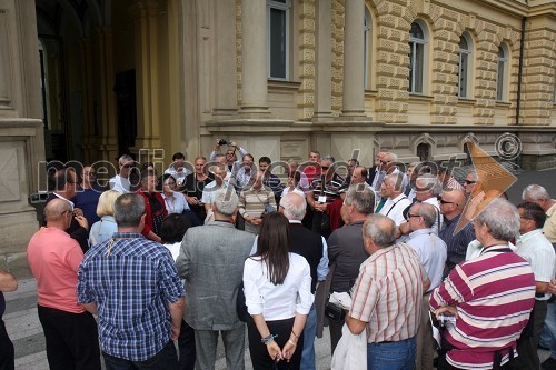 Nekdanji študenti Univerze v Mariboru ter prof. dr. Danijel Rebolj, rektor Univerze v Mariboru