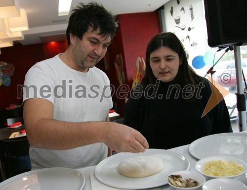 Goran Obrez, urednik revije Ekipa in Milka Bizovičar, Delničar