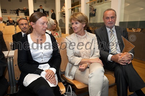 Suzana Rebolj, prof. dr. Majda Pšunder, Filozofska fakulteta Univerze v Mariboru in  prof. dr. Mirko Pšunder, predsednik Upravnega odbora Univerze v Mariboru