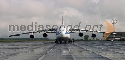 Rusko tovorno letalo Antonov AN124-100