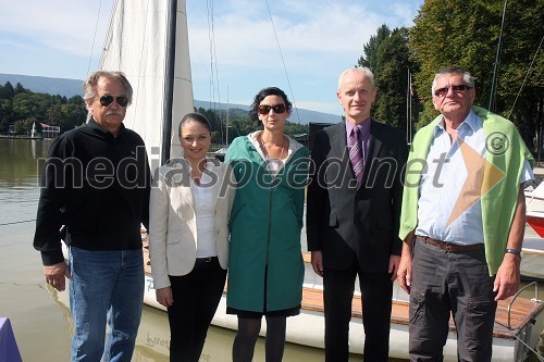 Ferdo Arnuš, predsenik brodarskega društva Sidro, Vanja Skalicky, avtorica projekta , Alenka Šurlan, avtorica projekta, Danilo Burnač, direktor podjetja Mariborski vodovod in Dr.Marjan Skalicky, podpredsednik brodarskega društva Sidro