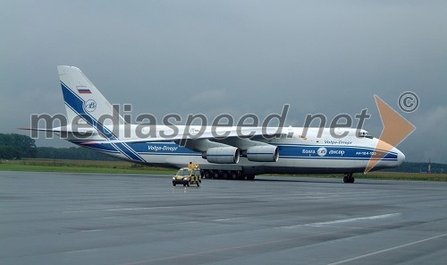 Rusko tovorno letalo Antonov AN124-100