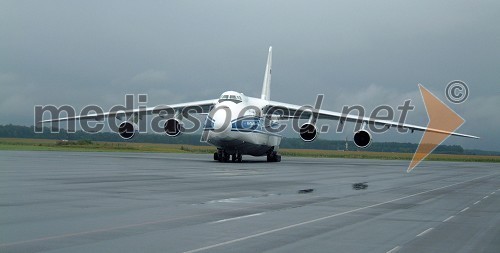 Rusko tovorno letalo Antonov AN124-100