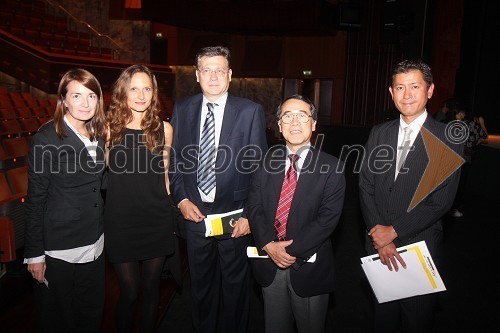 	 Dragana Ognjenović, umetnica, Nataša Kos, pomočnica programskega direktorja Zavoda Maribor 2012 - EPK, István Szent-Iványi, veleposlanik Madžarske v Sloveniji, Toshimitsu Ishigure, veleposlanik Japonske v Sloveniji in ...