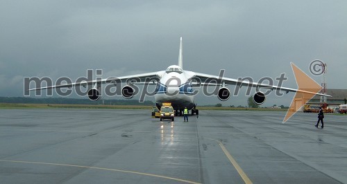 Rusko tovorno letalo Antonov AN124-100