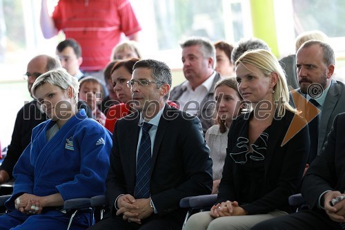 Urška Žolnir, judoistka, mag. Boris Novak, generalni direktor Pošte Slovenije, mag. Darja Turk, podžupanja Mestne občine Celje