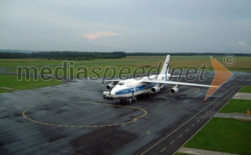 Rusko tovorno letalo Antonov AN124-100