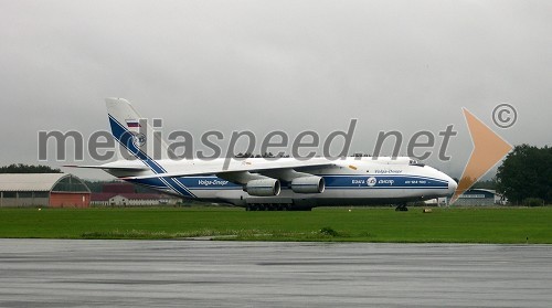 Rusko tovorno letalo Antonov AN124-100