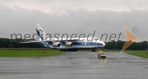 Rusko tovorno letalo Antonov AN124-100