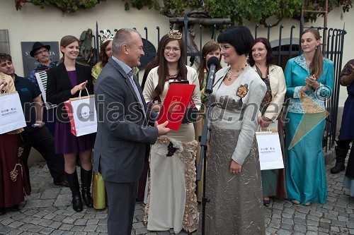 Franc Kangler, župan MOM, Martina Baškovič, Vinska kraljica Slovenije 2012, Ksenja Arbeiter, nekdanja mariborska vinska kraljica