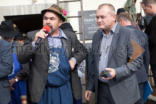 		
 	Alojz Jenuš - Slavek, outar in brač iz Malečnika, Franc Kangler, župan MOM