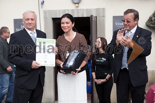 ..., Klementina Ihanec, predsednica uprave družbe Vinag, ...