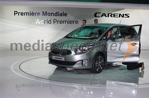 Kia carens