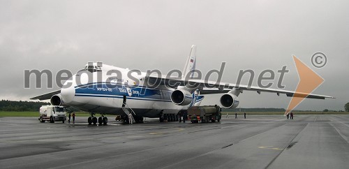 Rusko tovorno letalo Antonov AN124-100