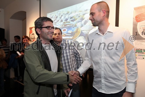 Zoran Trošt, nagrajenec Fotomaratona, Borut Cvetko, direktor Mediaspeed in soorganizator Fotomaratona