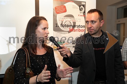 Ana Kapš, zmagovalka Fotomaratona, Borut Cvetko, direktor Mediaspeed in soorganizator Fotomaratona