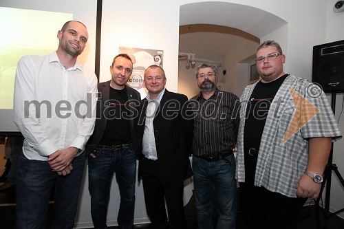 Mitja Sagaj, Borut Cvetko, organizatorja Fotomaratona, Franc Kangler, župan MOM, Branimir Ritonja, predsednik Foto kluba Maribor in član storkovne režije Fotomaratona, Gregor Grosman, organizator Fotomaratona