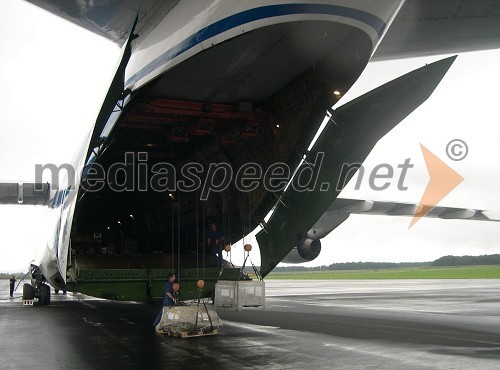 Rusko tovorno letalo Antonov AN124-100