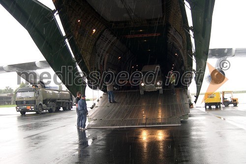 Rusko tovorno letalo Antonov AN124-100