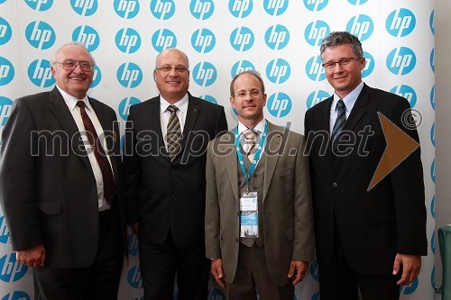 Franc Rode, inžiner in izumitelj HP-35 žepnega kaluklatorja, Iztok Klančnik, direktor HP Slovenija, Werner Dorfmeister, Hewlett-Packard, ...