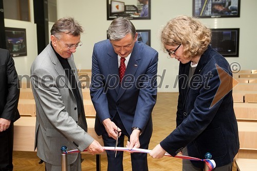 Prof. dr. Danijel Rebolj, rektor Univerze v Mariboru, dr. Danilo Türk, predsednik RS in Jurij Aleksejev, študent Fakultete za strojništvo
