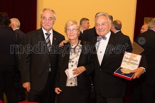 Rudi Moge, predsednik Sveta zavoda Maribor 2012 - EPK in Sveta SNG Maribor, soproga Alojzija Čas Moge ter Smiljan Pušenjak, fotografska legenda