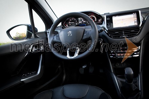 Peugeot 208 notranjost