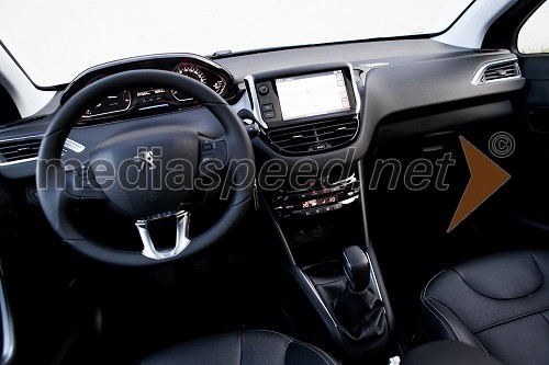 Peugeot 208 notranjost